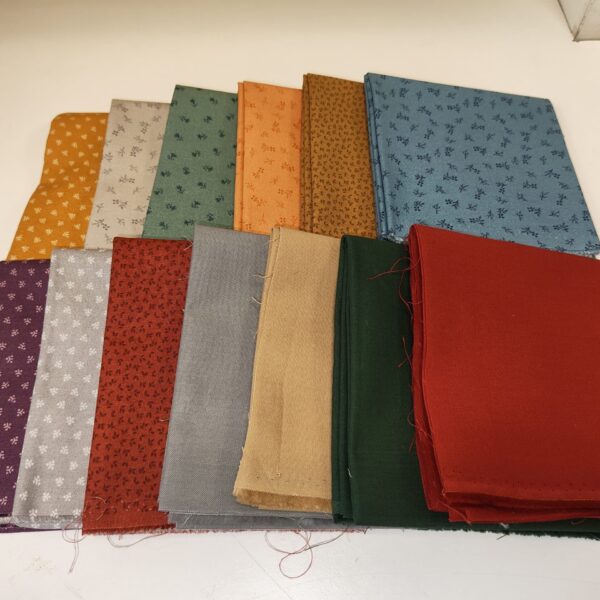 Itsy Bits by Renee Nanneman Fat Quater Quilt Pack
